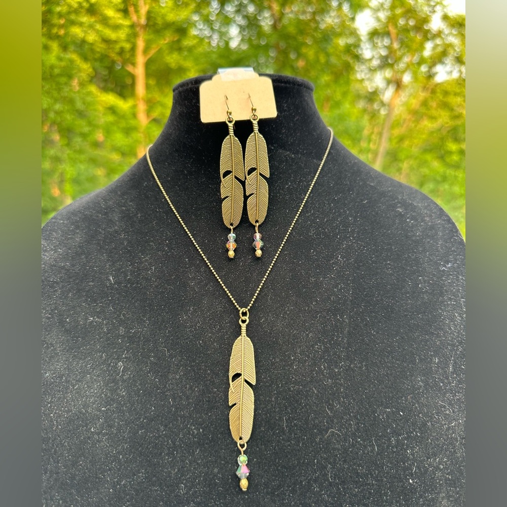 Antique Goldtone Beautiful Feather Earrings and Necklace Set